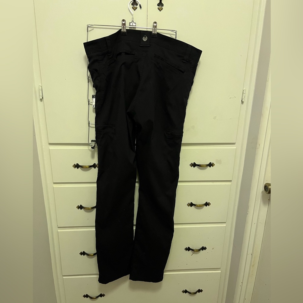 Men’s Wrangler pants in black 34X34. Stretchy straight